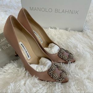 Brand New Manolo Blahnik Hangisi Pump Size 37.5 / 7 - Flesh Nude Satin Color